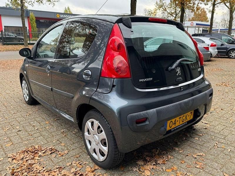 Gebraucht Peugeot 107 68 PS (50 kW) 2012 Grau Kleinwagen
