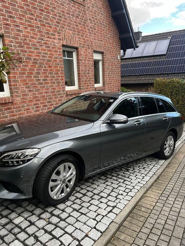 Grau Gebraucht 2018 Mercedes C220 Kombi | 24.000 € (Guter Preis) - Bild 1/4
