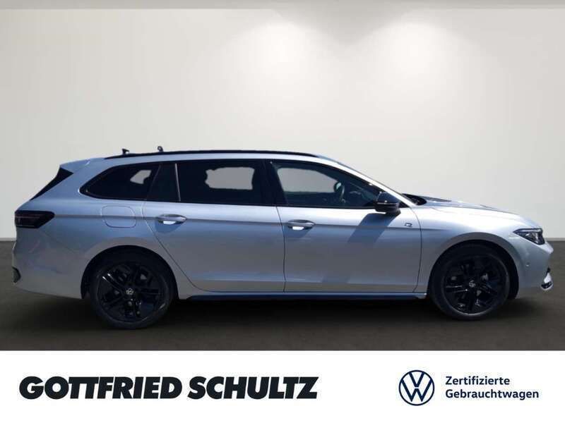 Gebraucht VW Passat R-line 150 PS (110 kW) 2024 Silber Kombi