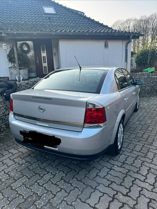 Gebraucht Opel Vectra 100 PS (73 kW) 2005 Silber Limousine