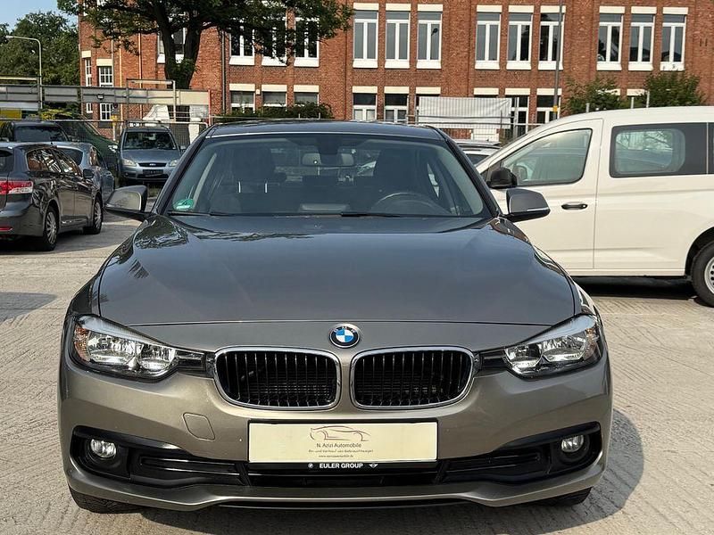 Grau Gebraucht 2015 BMW 316 Advantage Limousine | 13.299 € (Fairer Preis) - Bild 1/4
