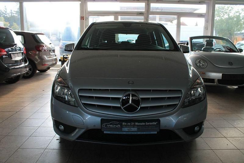 Gebraucht Mercedes B180 122 PS (89 kW) 2012 Silber Van / Kleinbus