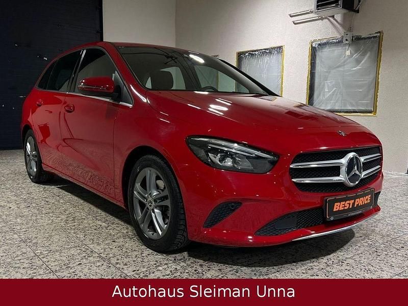 Rot Gebraucht 2019 Mercedes B180 Business Van / Kleinbus | 21.990 € (Fairer Preis) - Bild 1/4