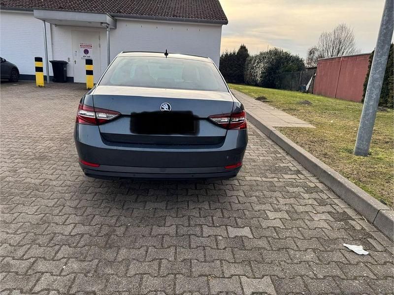 Gebraucht Skoda Superb Ambition 190 PS (139 kW) 2018 Grau Limousine