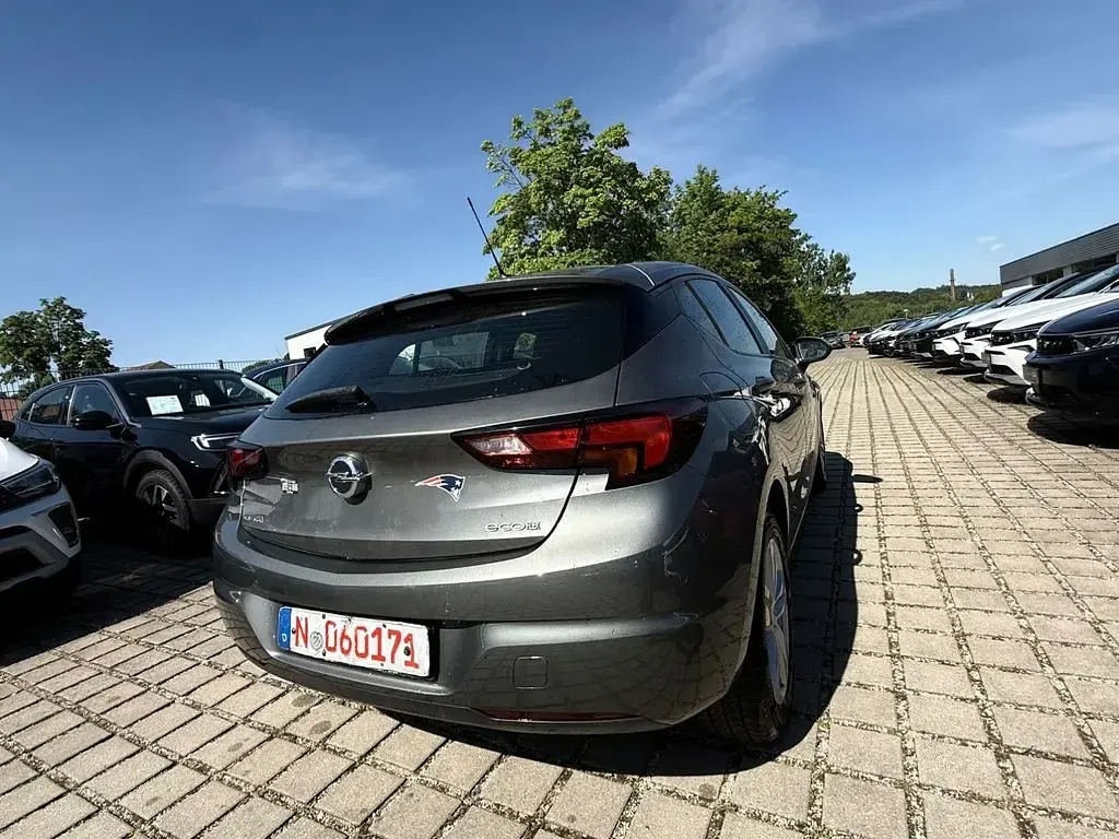 Usado Opel Astra Edition 105 CV (77 kW) 2017 Gris Berlina