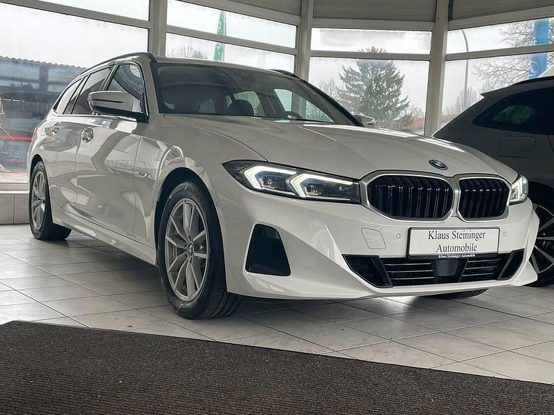 Gebraucht BMW 330e 184 PS (135 kW) 2022 Weiß Limousine