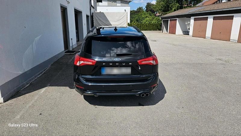 Gebraucht Ford Focus ST-Line 120 PS (88 kW) 2020 Schwarz Limousine