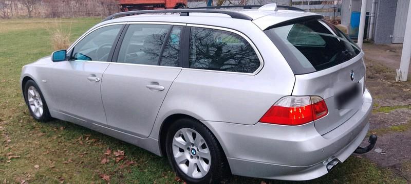 Gebraucht BMW 525 176 PS (129 kW) 2005 Silber Kombi