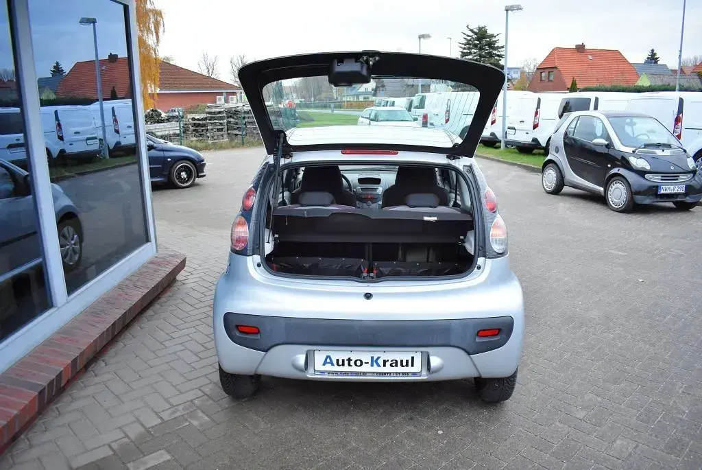 Gebraucht Citroën C1 SELECTION 68 PS (50 kW) 2011 Silber metallic (metallic) Kleinwagen
