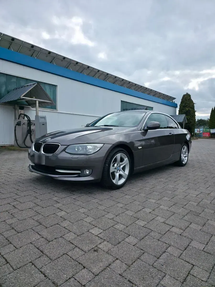 Gebraucht BMW 325 Cabriolet 204 PS (150 kW) 2010 Braun Cabrio