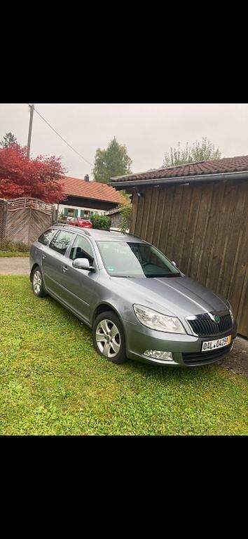 Gebraucht Skoda Octavia Active 105 PS (77 kW) 2012 Grau Kombi