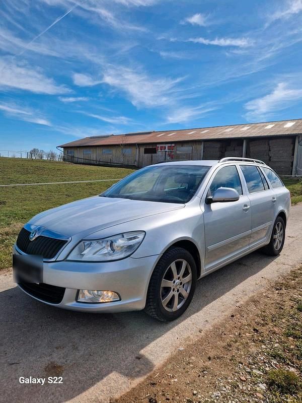 Gebraucht Skoda Octavia 105 PS (77 kW) 2012 Silber Kleinwagen