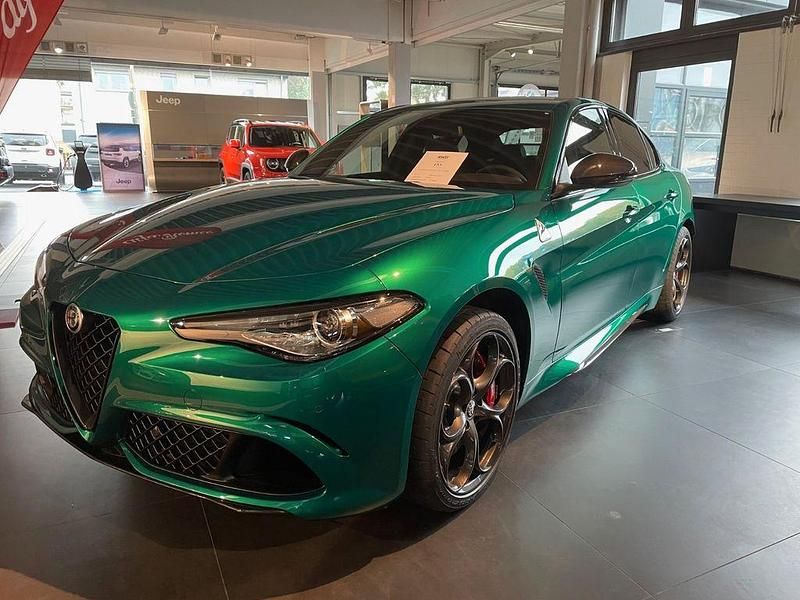 Grün Gebraucht 2021 Alfa Romeo Giulia Quadrifoglio Limousine | 74.700 € - Bild 1/4