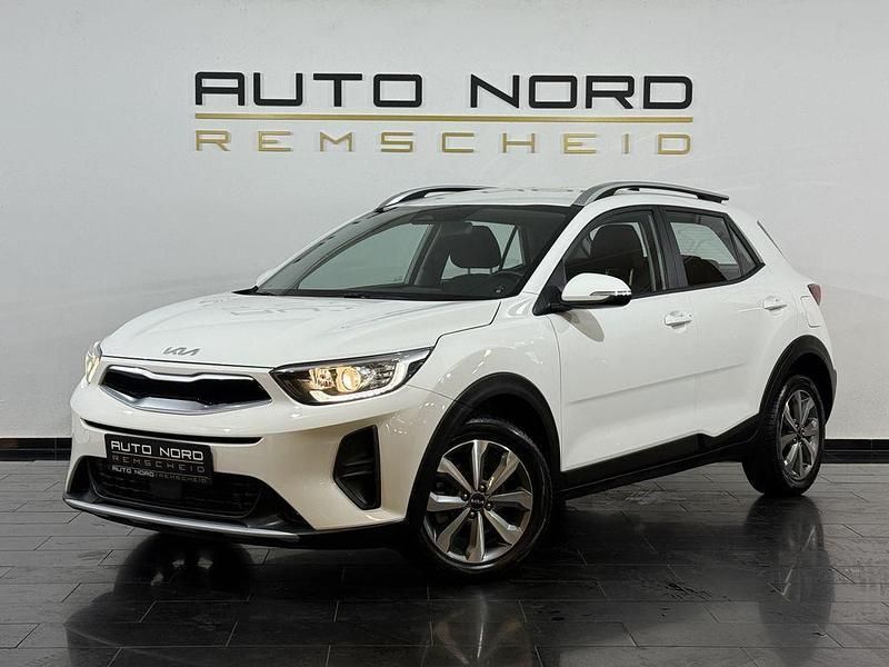 Weiß Gebraucht 2023 Kia Stonic 2 SUV | 19.990 € (Fairer Preis) - Bild 1/4