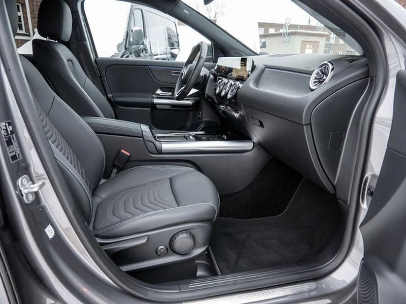 Gebraucht Mercedes GLA200 Advanced Plus 163 PS (119 kW) 2024 Grau / mountaingrau SUV