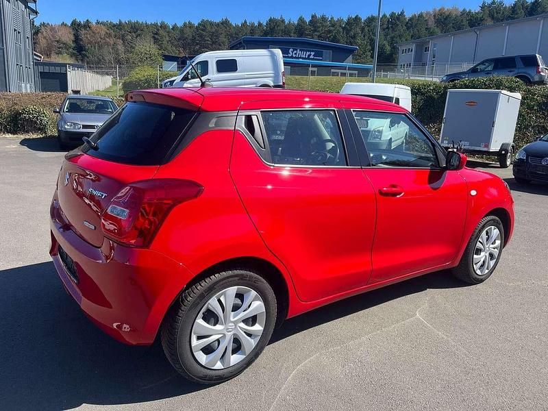 Gebraucht Suzuki Swift Basic 90 PS (66 kW) 2021 Rot Kleinwagen