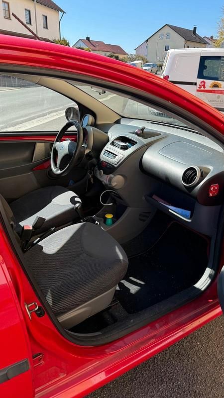 Gebraucht Peugeot 107 74 PS (54 kW) 2006 Rot Kleinwagen