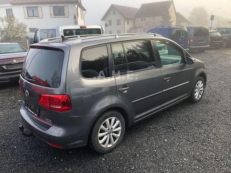 Gebraucht VW Touran Highline 140 PS (102 kW) 2011 Grau Van / Kleinbus