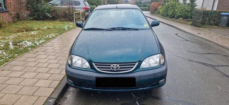 Gebraucht Toyota Avensis 129 PS (94 kW) 2002 Grün Limousine
