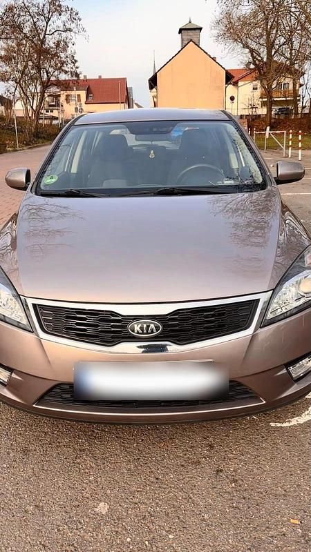 Gebraucht Kia Ceed 109 PS (80 kW) 2010 Andere farben Kleinwagen