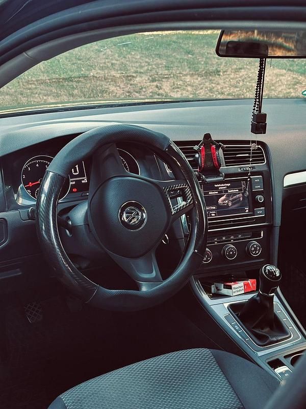 Grau Gebraucht 2018 VW Golf VII Kombi | 7.500 € (Superpreis) - Bild 1/4