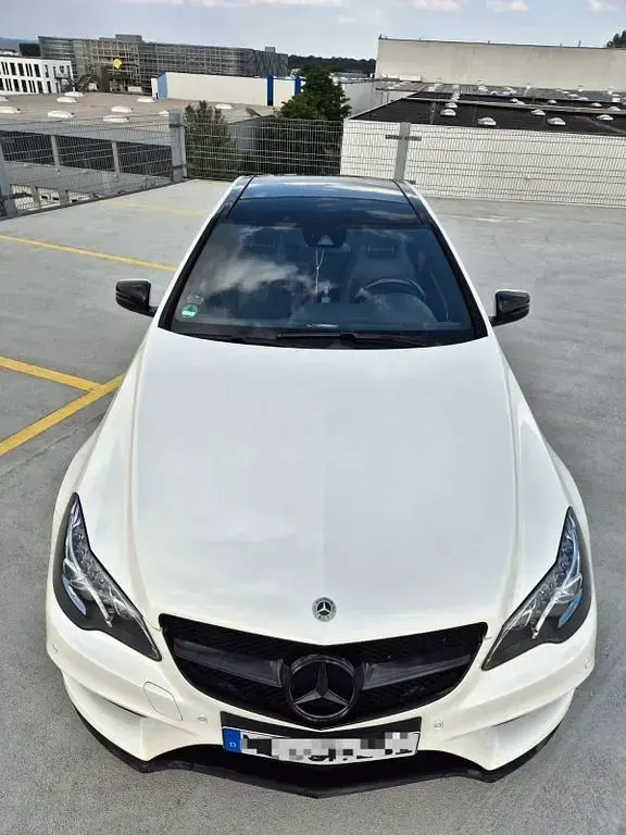 Używany Mercedes E500 408 KM (300 kW) 2015 Biały