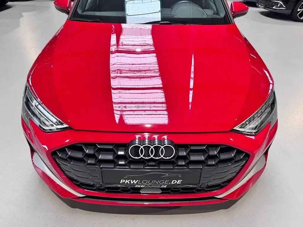 Gebraucht Audi A3 Sport 150 PS (110 kW) 2025 Rot Limousine