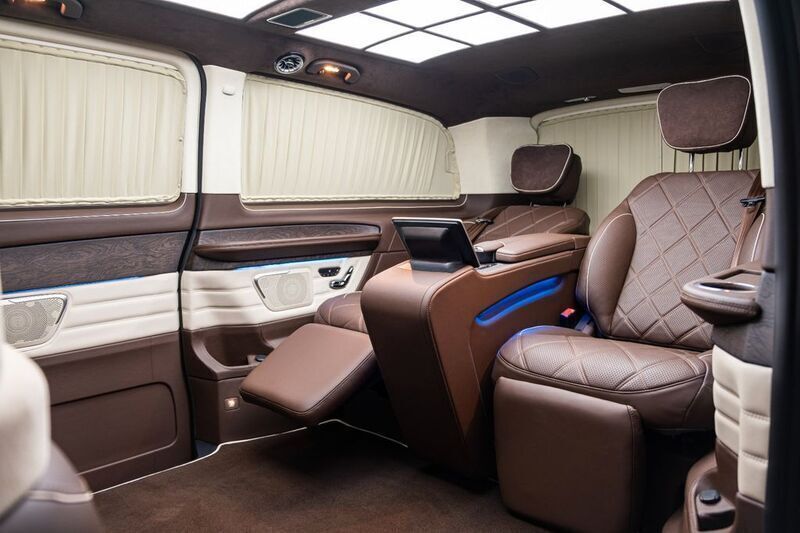 Gebraucht Mercedes V300 237 PS (174 kW) 2024 Schwarz Van / Kleinbus