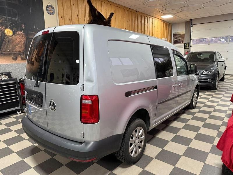 Gebraucht VW Caddy Maxi Trendline 102 PS (75 kW) 2017 Silber Van / Kleinbus