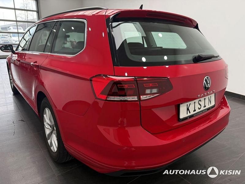 Gebraucht VW Passat Business 122 PS (89 kW) 2023 Rot Kombi