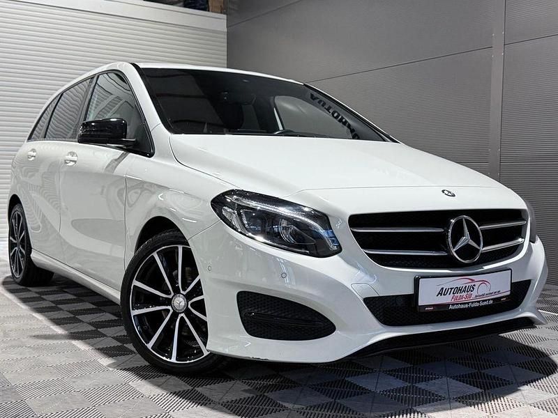 Weiß Gebraucht 2016 Mercedes B200 Urban Van / Kleinbus | 13.770 € (Fairer Preis) - Bild 1/3