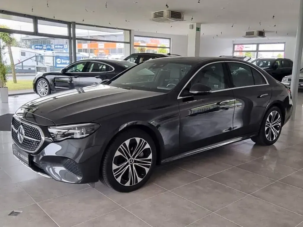 Używany Mercedes E400 Advanced 252 KM (185 kW) 2023 Szary Sedan/Limuzyna