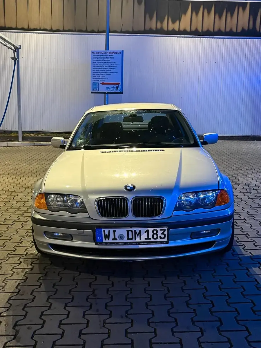 Gebraucht BMW 320 150 PS (110 kW) 1998 Silber Limousine