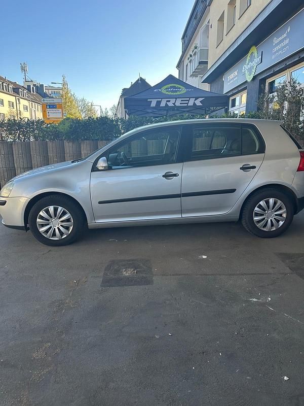 Gebraucht VW Golf IV 102 PS (75 kW) 2004 Silber Limousine