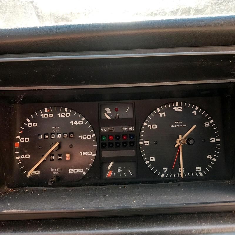 Używany VW Jetta 75 KM (55 kW) 1984 Niebieski Sedan/Limuzyna