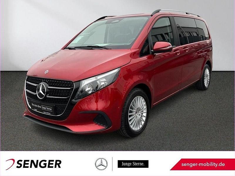 Gebraucht Mercedes V220 163 PS (119 kW) 2024 Rot Van / Kleinbus