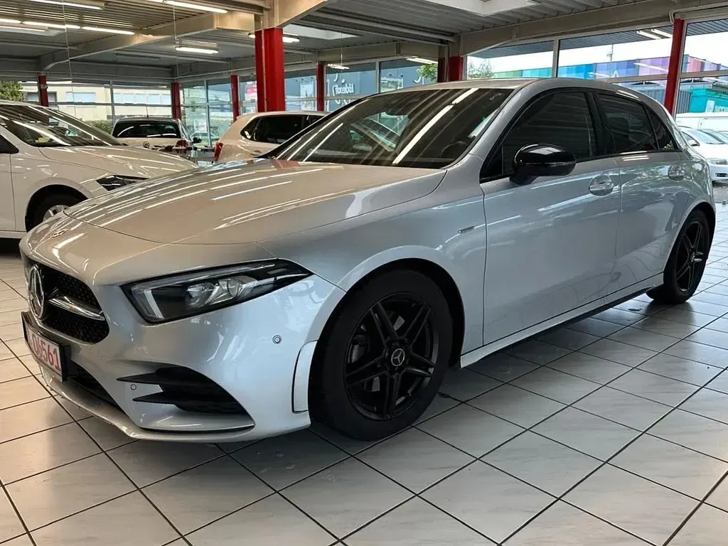 Gebraucht Mercedes A200 AMG line 163 PS (119 kW) 2021 Silber Limousine