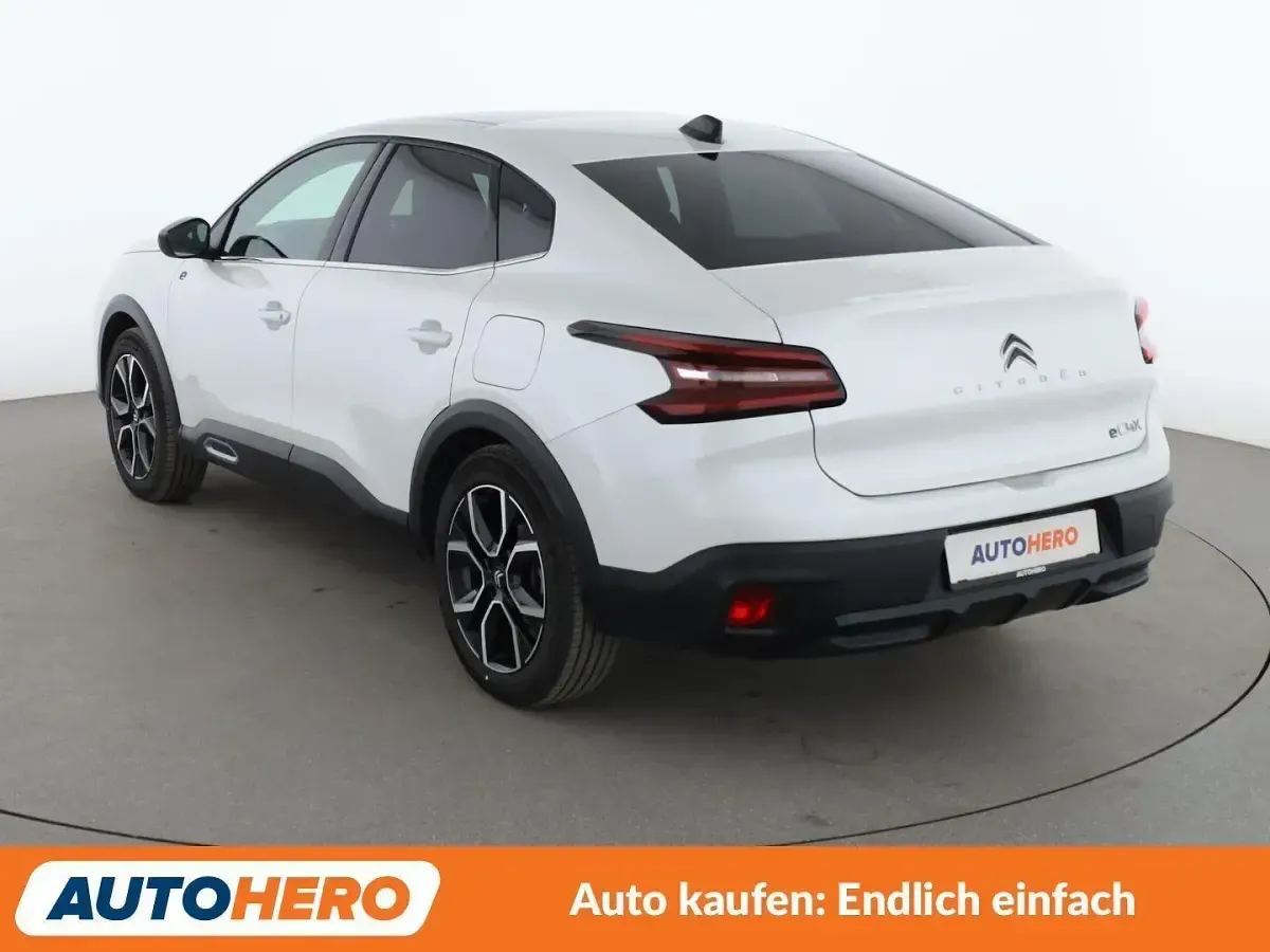 Gebraucht Citroën e-C4 Shine 100 kW (136 PS) 2023 Blanc nacre Limousine
