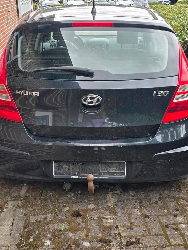Schwarz Gebraucht 2009 Hyundai i30 Kleinwagen | 1.250 € (Superpreis) - Bild 1/4