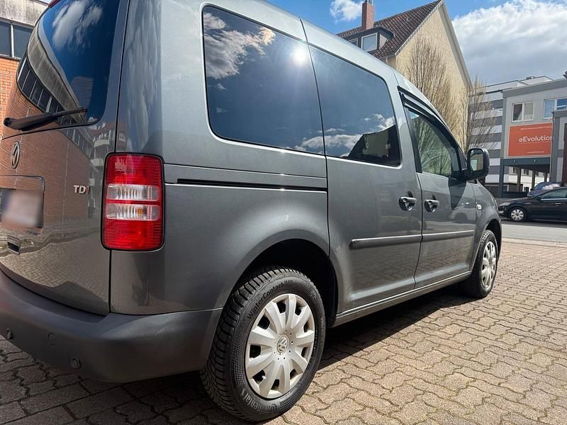 Usata VW Caddy 102 CV (75 kW) 2011 Grigio Monovolume