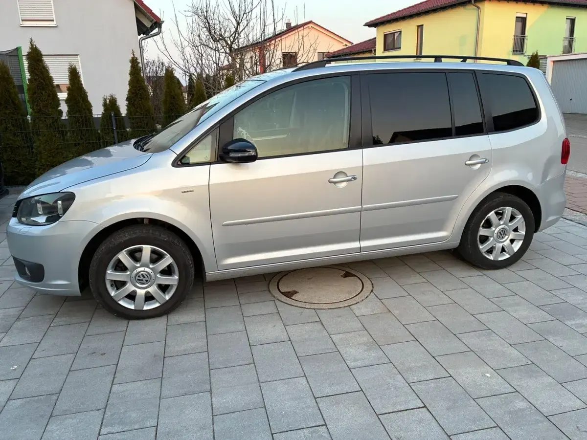 Gebraucht VW Touran Match 140 PS (102 kW) 2013 Silber Van / Kleinbus