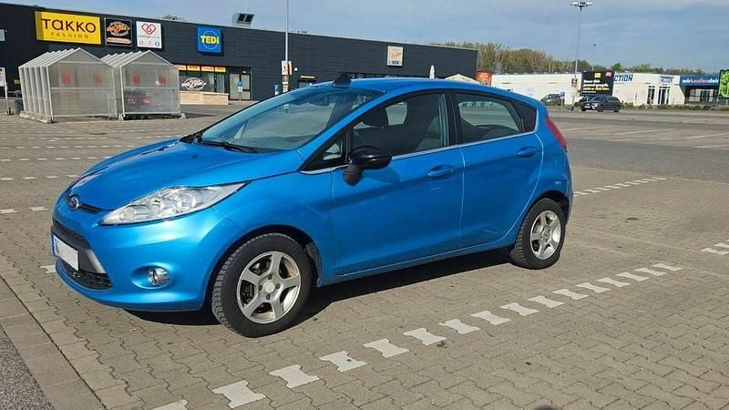 Gebraucht Ford Fiesta Titanium 95 PS (69 kW) 2011 Blau Limousine