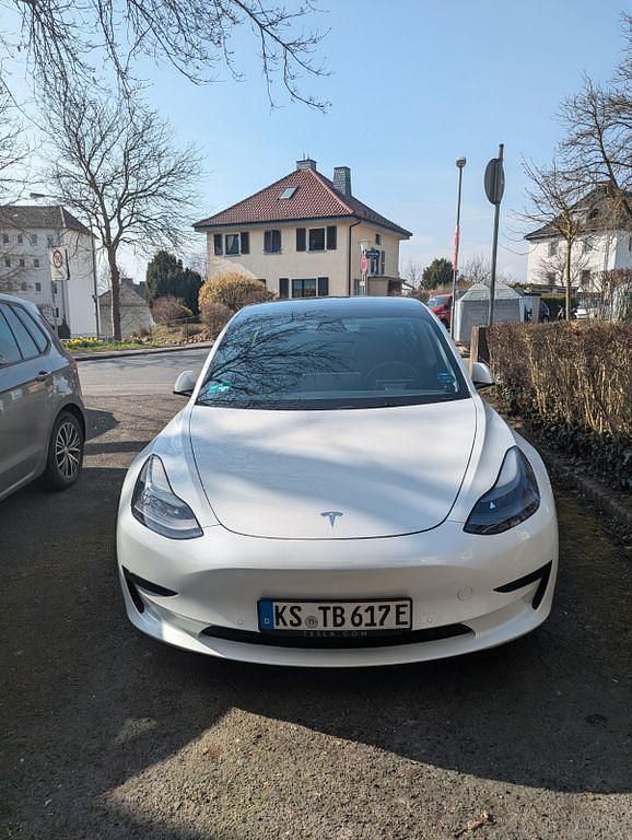 Gebraucht Tesla Model 3 Standard Range Plus 239 kW (325 PS) 2021 Weiß Limousine