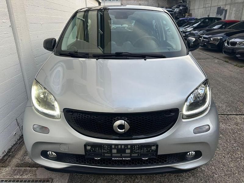 Silber Gebraucht 2019 Smart ForFour Passion Kleinwagen | 13.099 € (Fairer Preis) - Bild 1/4