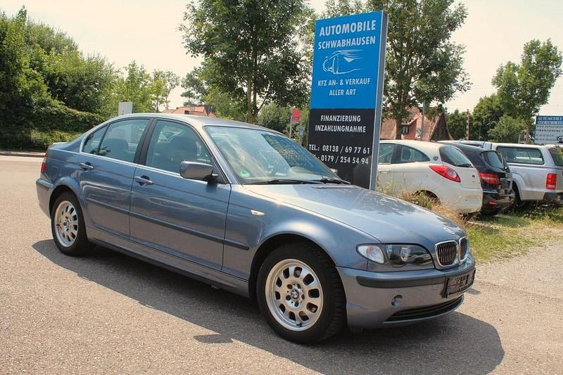 Blau Gebraucht 2002 BMW 320 Limousine | 1.590 € (Superpreis) - Bild 1/4