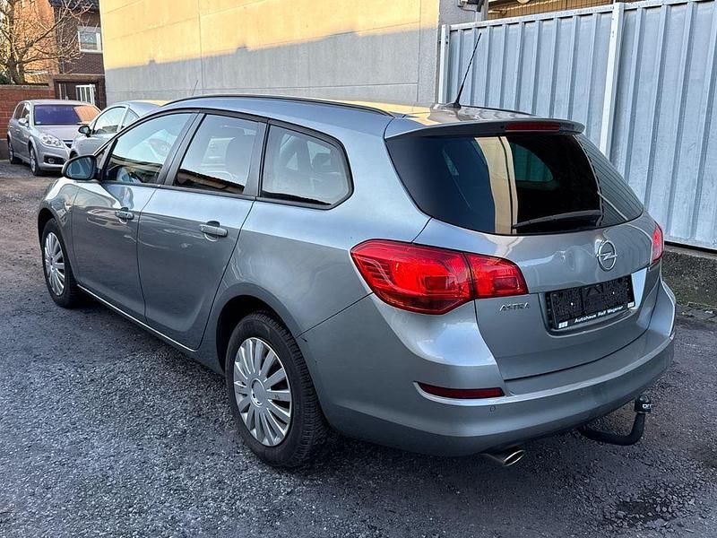 Gebraucht Opel Astra Design Edition 120 PS (88 kW) 2011 Silber Kombi