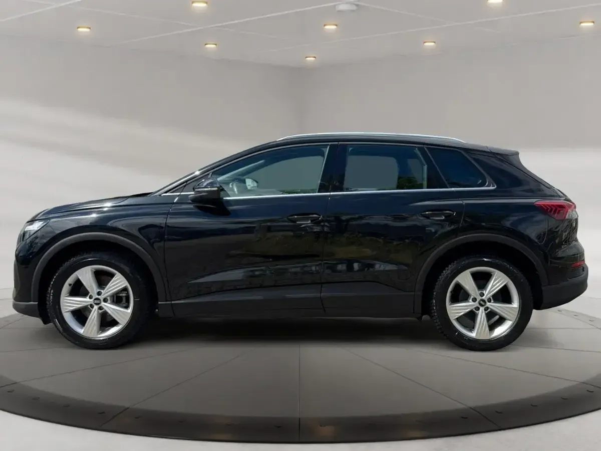Gebraucht Audi Q4 e-tron Comfort 125 kW (170 PS) 2023 Mythosschwarz metallic SUV