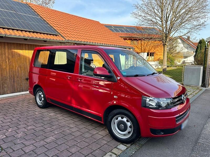 Gebraucht VW Multivan 114 PS (83 kW) 2011 Rot Van