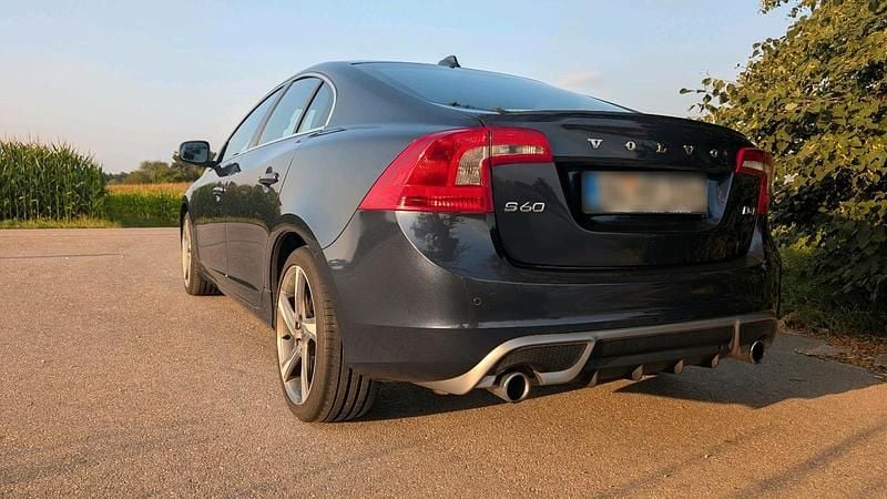 Gebraucht Volvo S60 R-Design 163 PS (119 kW) 2013 Blau Limousine