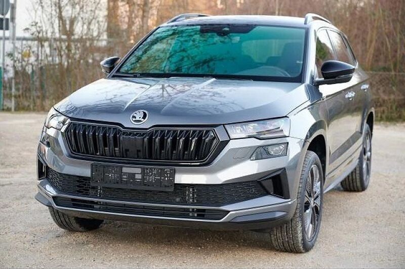 Grau Neu 2025 Skoda Karoq Drive SUV | 37.149 € (Etwas zu teuer) - Bild 1/4
